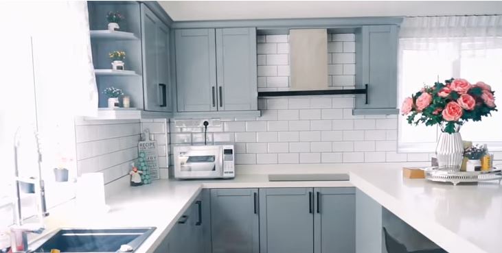 rumah mewah anak Kang Bahar berbagai sumber