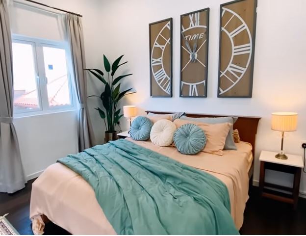 rumah mewah anak Kang Bahar berbagai sumber