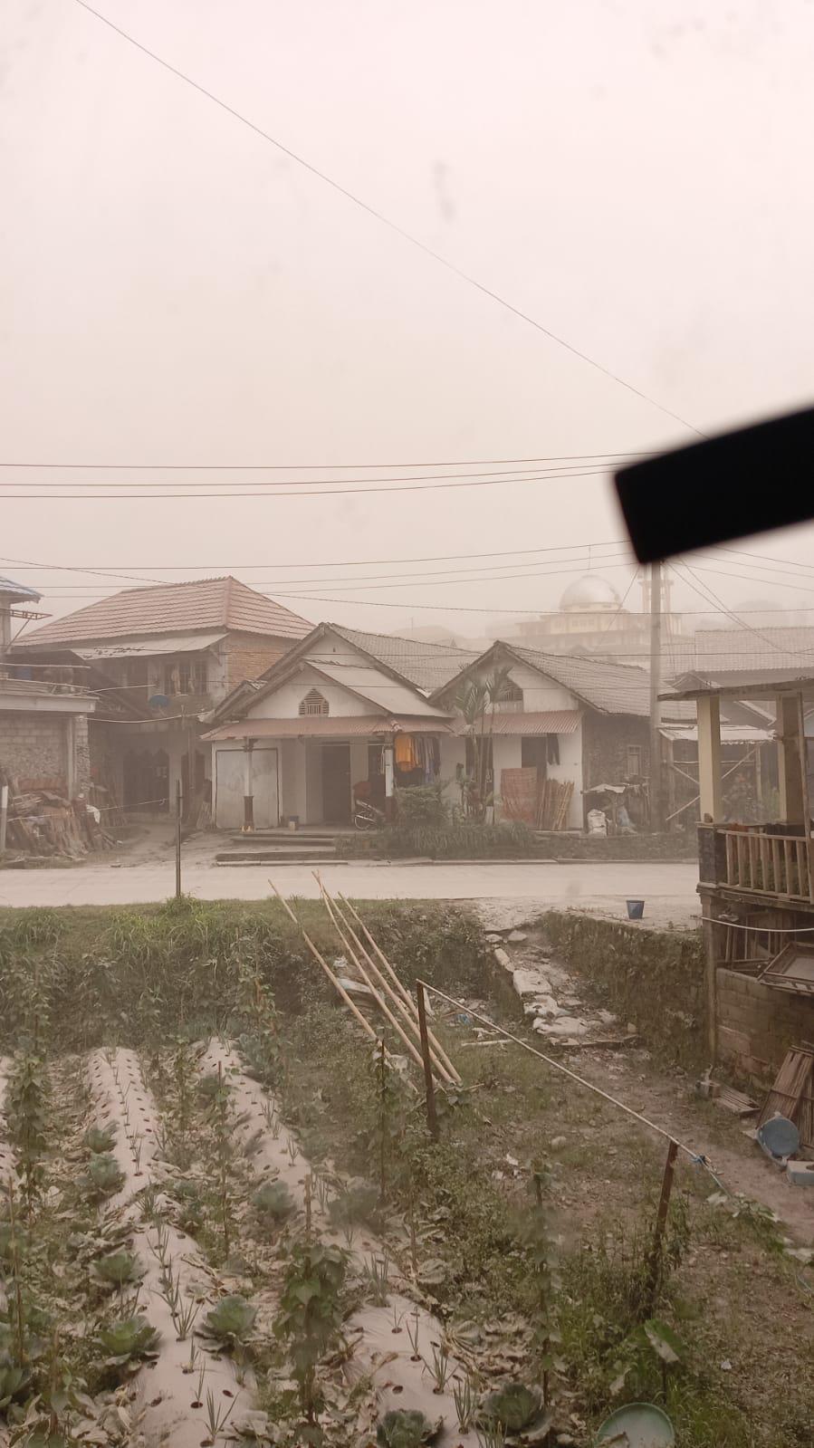 erupsi gunung merapi © twitter erupsi gunung merapi © twitter