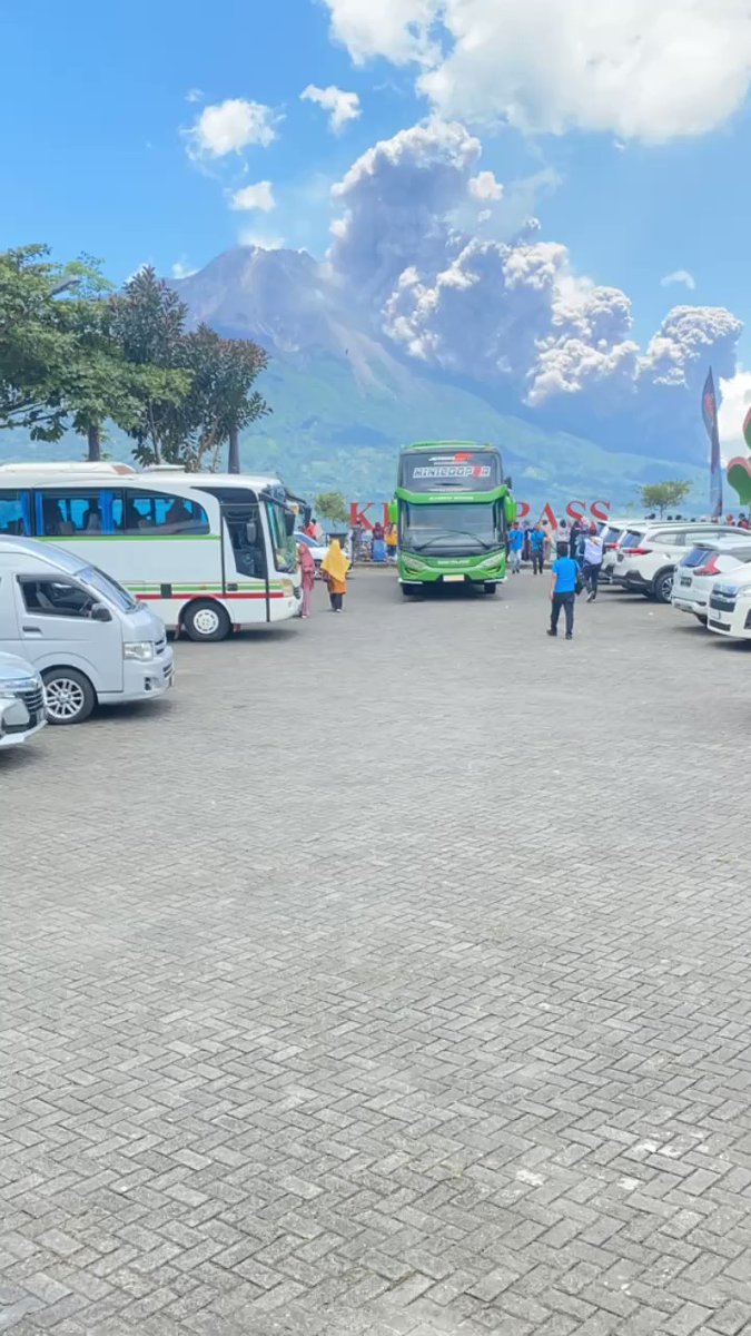 erupsi gunung merapi © twitter erupsi gunung merapi © twitter