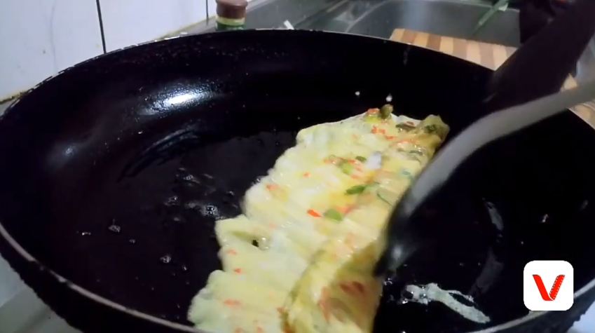 Tanpa wajan khusus, ini 7 cara bikin telur dadar gulung tamagoyaki yang bentuknya rapi dan antigagal