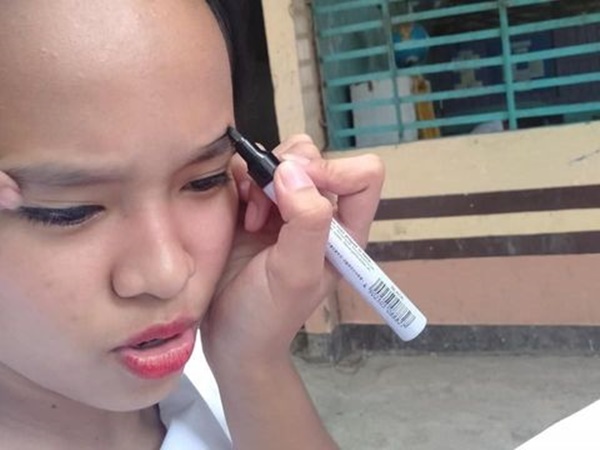 akal akalan ketika makeup © Berbagai sumber