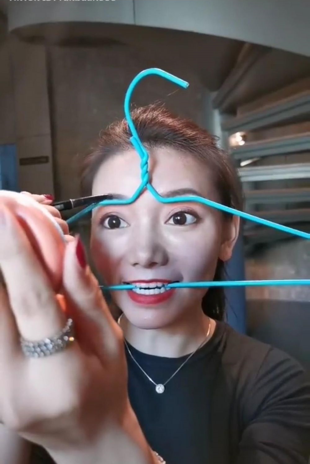 akal akalan ketika makeup © Berbagai sumber