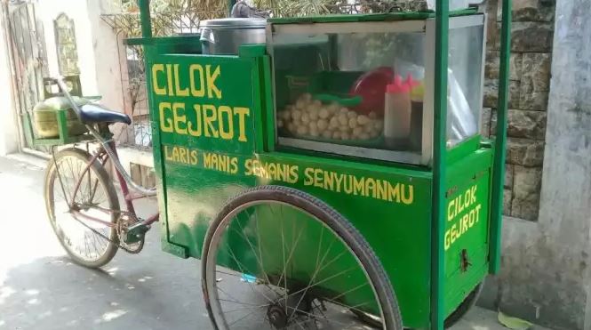 Tulisan lucu di gerobak dagang ini bacanya bikin merenung baper Berbagai sumber