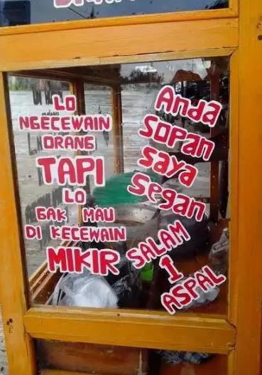 Tulisan lucu di gerobak dagang ini bacanya bikin merenung baper Berbagai sumber