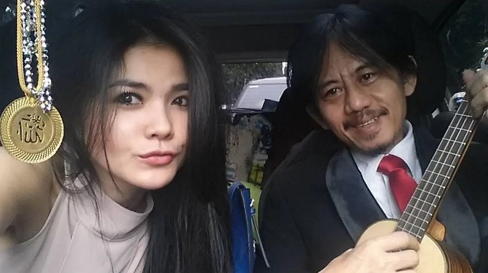 potret mesra Kang Mus dengan istri © Instagram