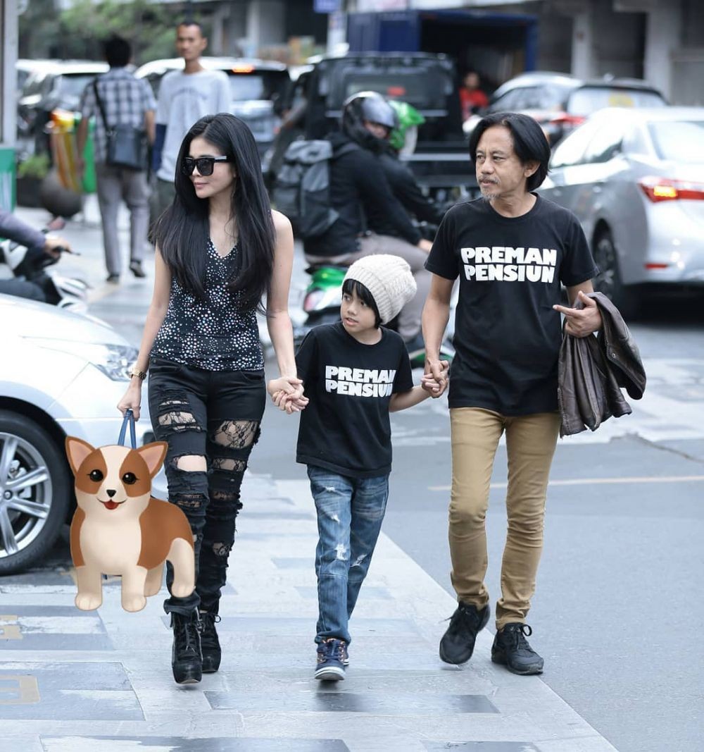 potret mesra Kang Mus dengan istri © Instagram