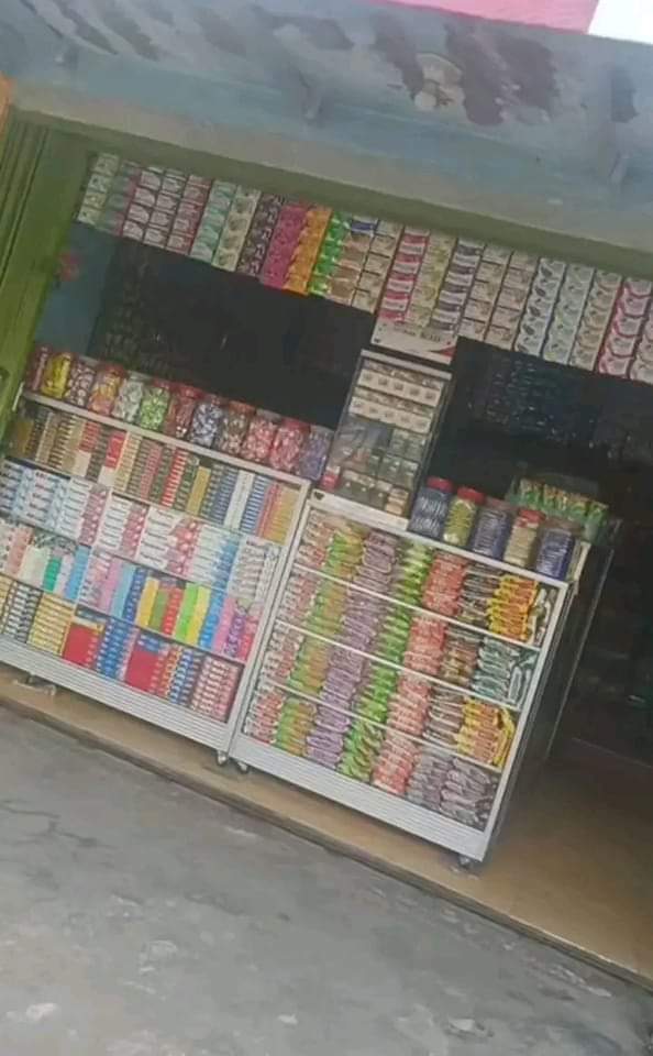 Penampakan kocak di warung kelontong Berbagai sumber