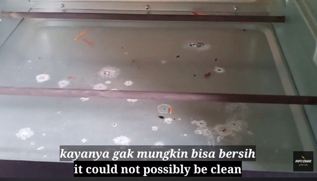 Pakai bahan-bahan sederhana, ini cara bersihkan kerak membandel di oven listrik