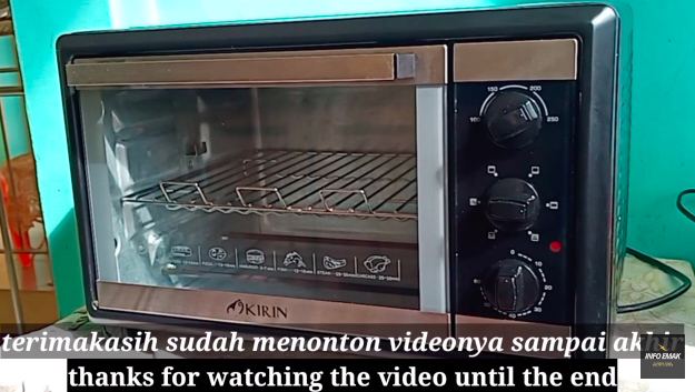 Pakai bahan-bahan sederhana, ini cara bersihkan kerak membandel di oven listrik