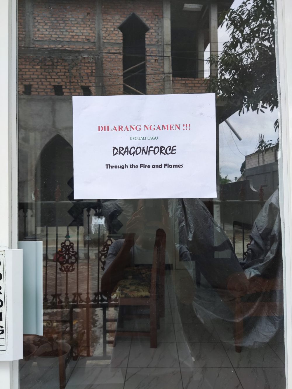 tulisan dilarang ngamen asal © Berbagai sumber