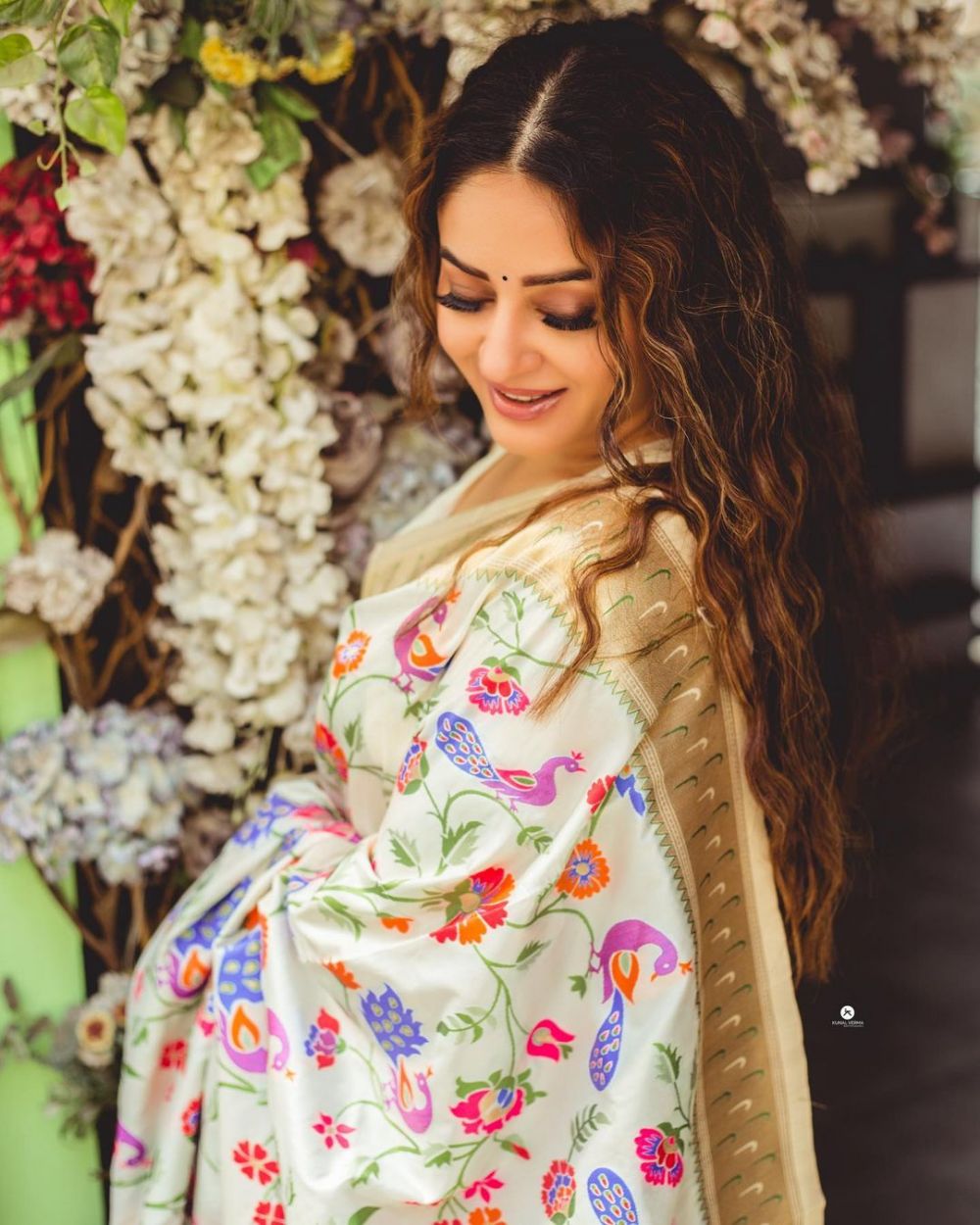 Gaya glamor Mahhi Vij pemeran Nakusha © 2023 brilio.net