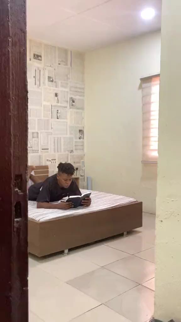 cara kreatif atasi dinding retak © TikTok