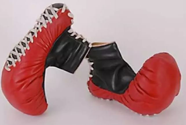 penampakan sepatu desain unik dan aneh Berbagai sumber