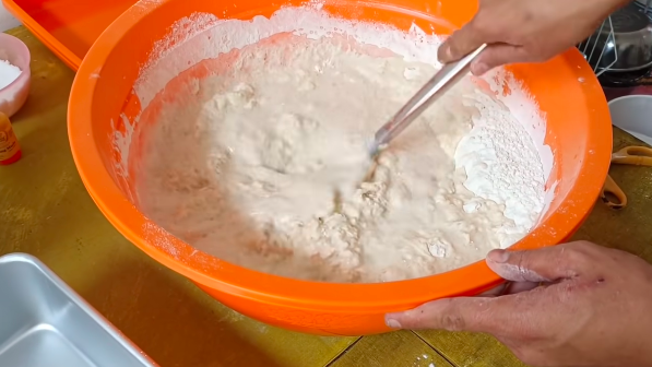 Trik bikin adonan tepung untuk pisang keju agar manis dan renyah tahan lama