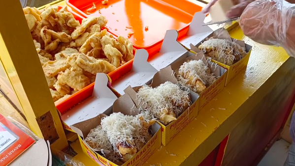 Trik bikin adonan tepung untuk pisang keju agar manis dan renyah tahan lama