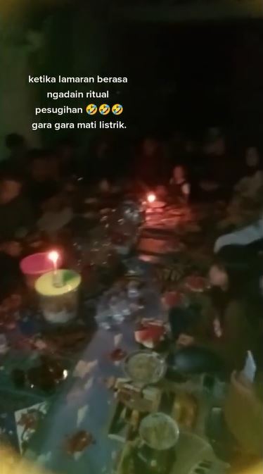 Momen ngenes tapi kocak saat lamaran tiba-tiba mati lampu TikTok