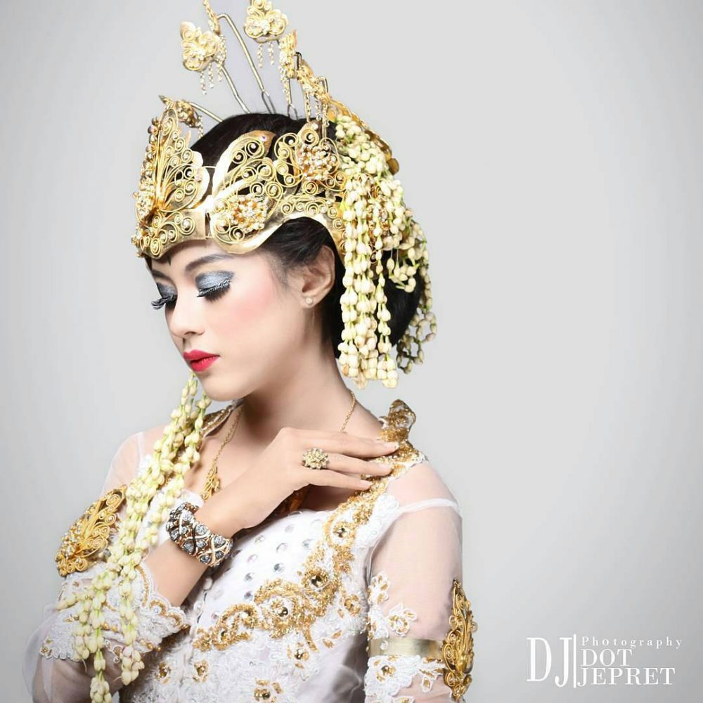 pesona Shinta anak buah Saep di preman pensiun © berbagai sumber