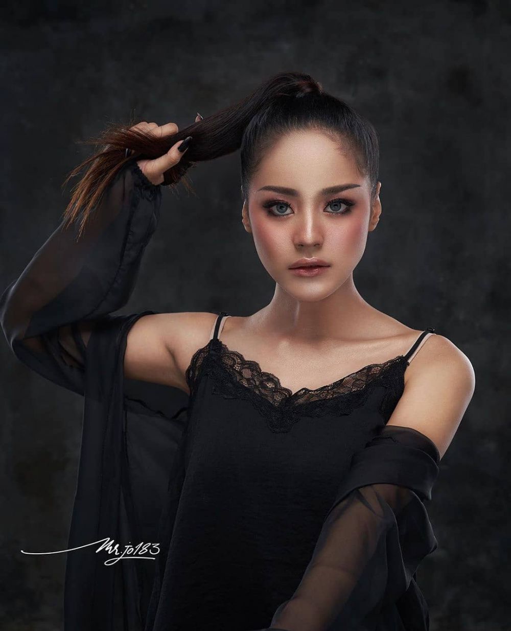 pesona Shinta anak buah Saep di preman pensiun © berbagai sumber pesona Shinta anak buah Saep di preman pensiun © berbagai sumber