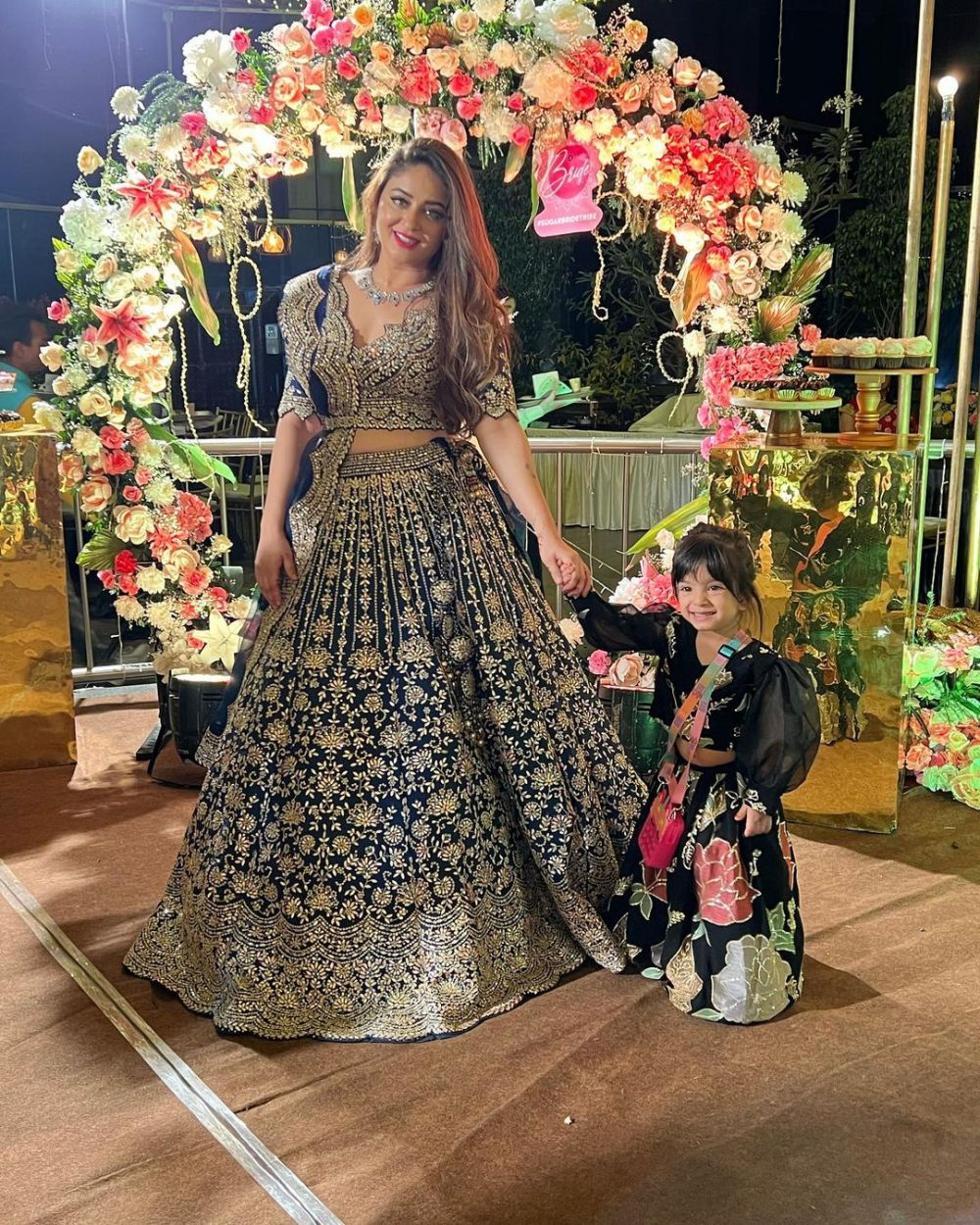 gaya Mahhi Vij Nakusha momong anak © berbagai sumber