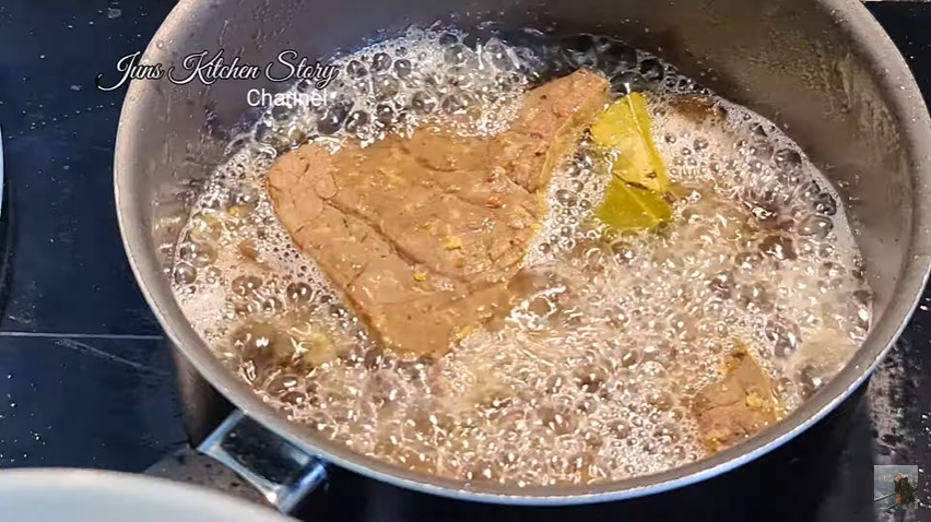 Trik bikin paru goreng ketumbar khas rumah makan Padang agar bumbunya meresap dan antialot