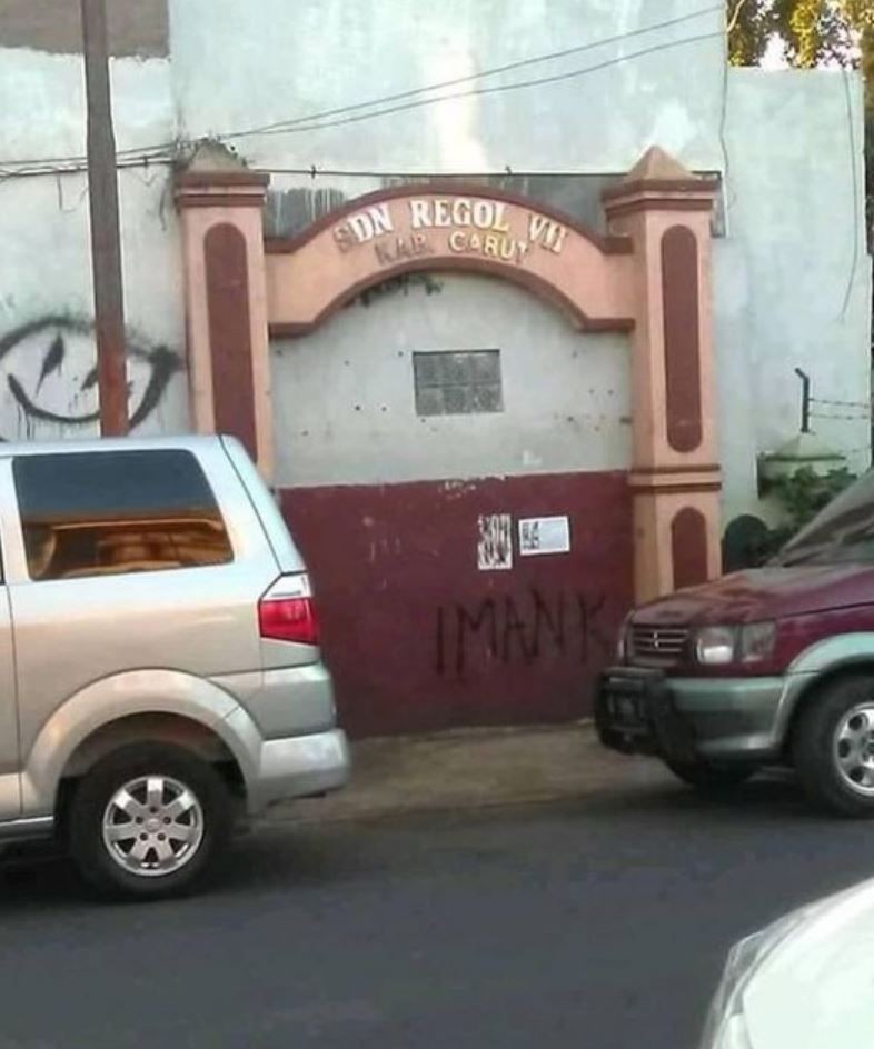 Potret ini menyimpan kelucuan tak terduga, bisa temukan gak keanehannya? © berbagai sumber