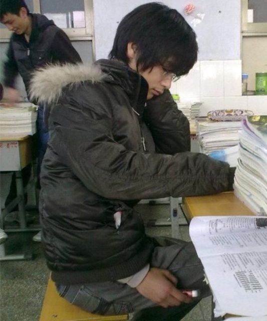 penampakan nyeleneh di kursi belakang © berbagai sumber