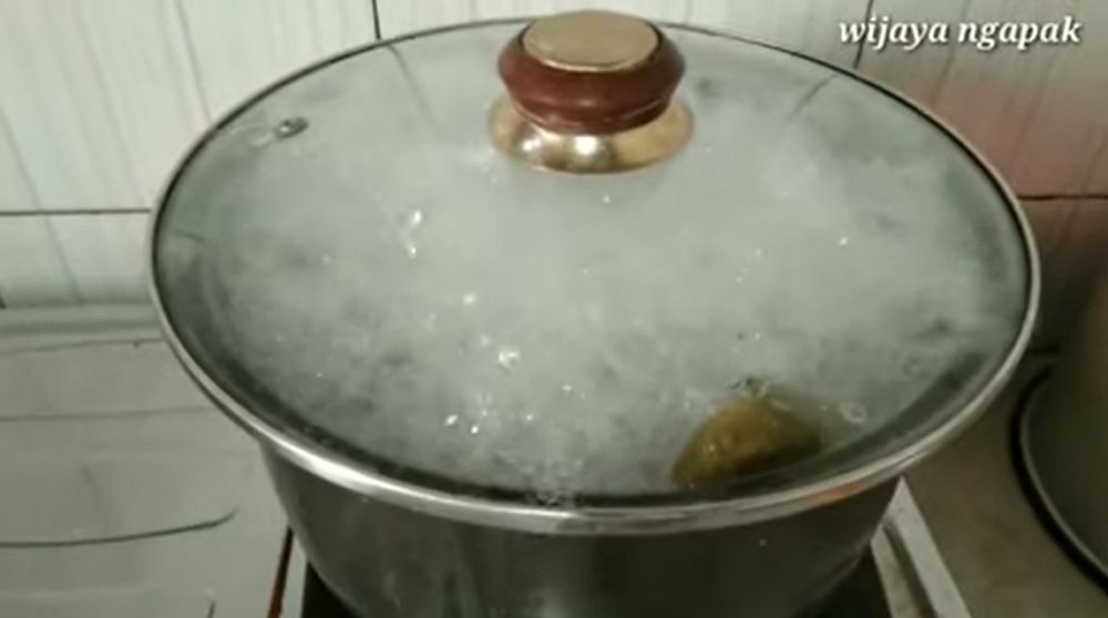 Tanpa presto, begini trik merebus daging kambing agar empuk dalam 10 menit