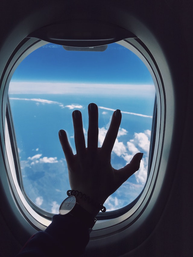 20 Arti mimpi naik pesawat menurut Psikologi, bisa jadi kebutuhan untuk mencari perlindungan