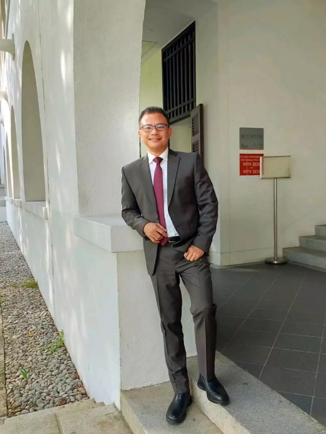 seleb jadi PNS berbagai sumber