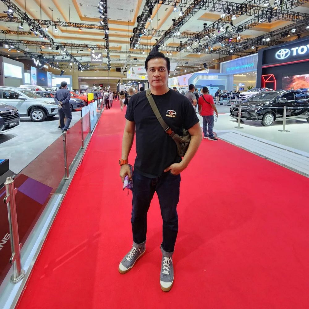 Ustaz Addin di Lorong Waktu ini gayanya masih bak ABG Instagram Ustaz Addin di Lorong Waktu ini gayanya masih bak ABG Instagram