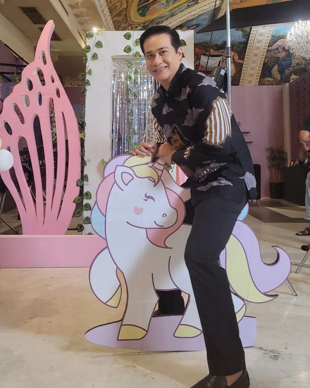 Ustaz Addin di Lorong Waktu ini gayanya masih bak ABG Instagram Ustaz Addin di Lorong Waktu ini gayanya masih bak ABG Instagram