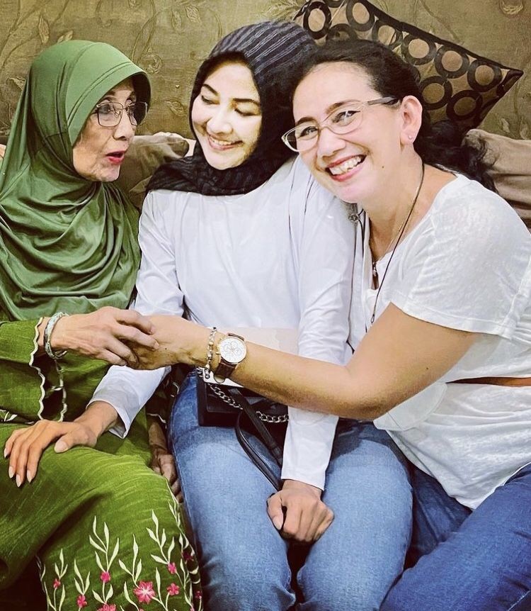 kenangan Nani Wijaya dan pemain Bajaj Bajuri © berbagai sumber