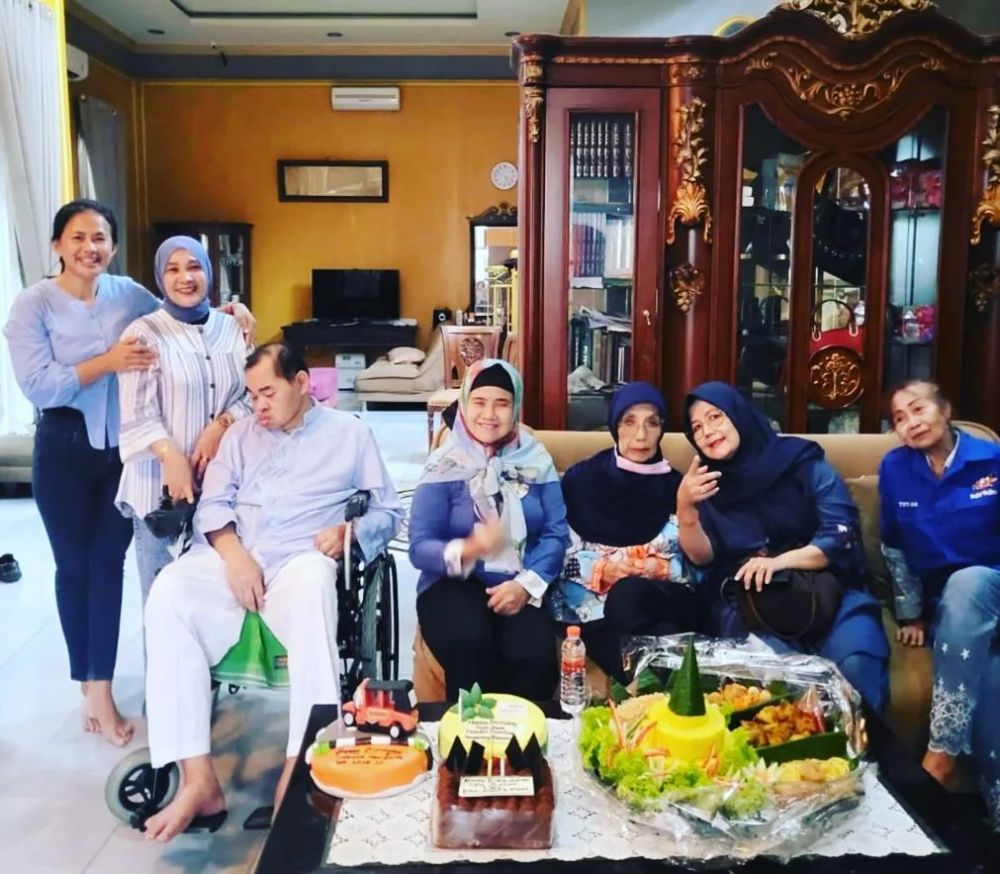 kenangan Nani Wijaya dan pemain Bajaj Bajuri © berbagai sumber kenangan Nani Wijaya dan pemain Bajaj Bajuri © berbagai sumber