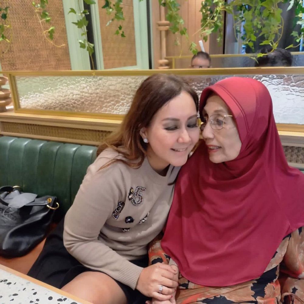potret kenangan Nani Wijaya bareng keluarga © Instagram