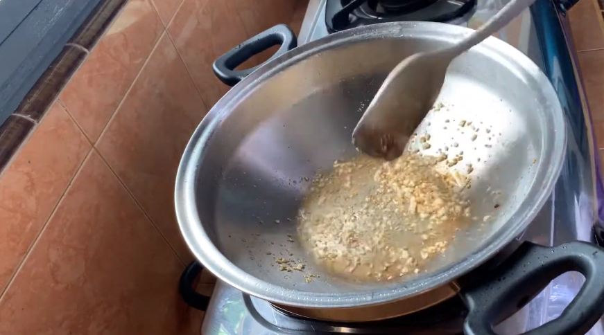 Trik bikin sambal merah ala rumah makan padang yang pedas, berwarna cerah, dan antipahit