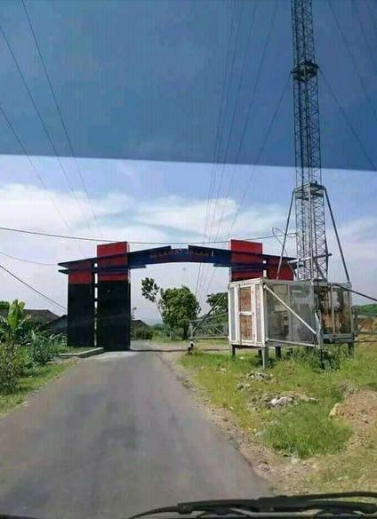 gapura nyeleneh bikin ngakak © berbagai sumber