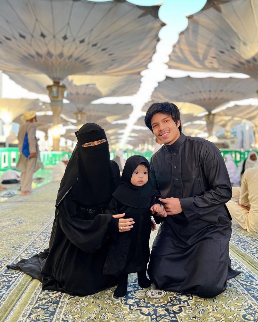 Atta Halilintar umrah Aurel pakai nikab © berbagai sumber