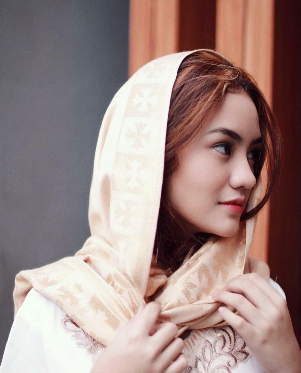 anak Kang Bahar 'Preman Pensiun' berjilbab berbagai sumber