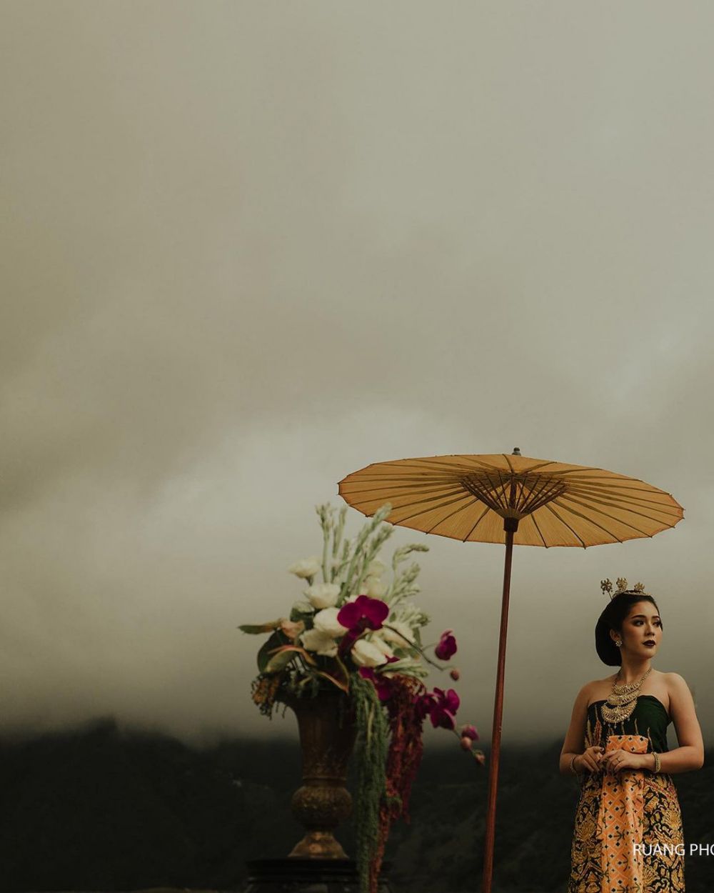 Usung tema Jawa saat prewedding, 11 potret Fay Nabila pakai sanggul dan cunduk mentul ini manglingi