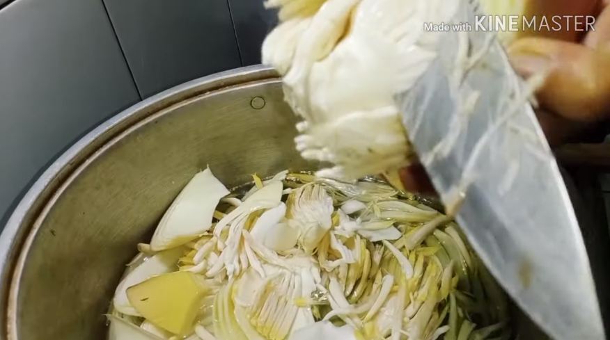 Trik merebus jantung pisang agar cepat empuk dan tidak berwarna hitam