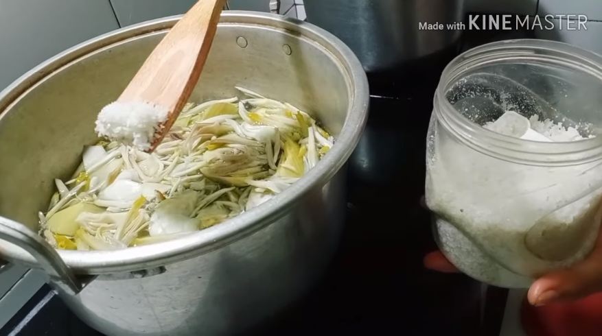 Trik merebus jantung pisang agar cepat empuk dan tidak berwarna hitam