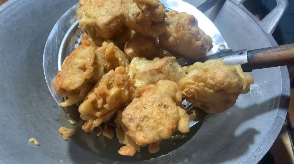 Trik membuat adonan pelapis tahu isi, makin renyah tahan lama dan tak menyerap banyak minyak