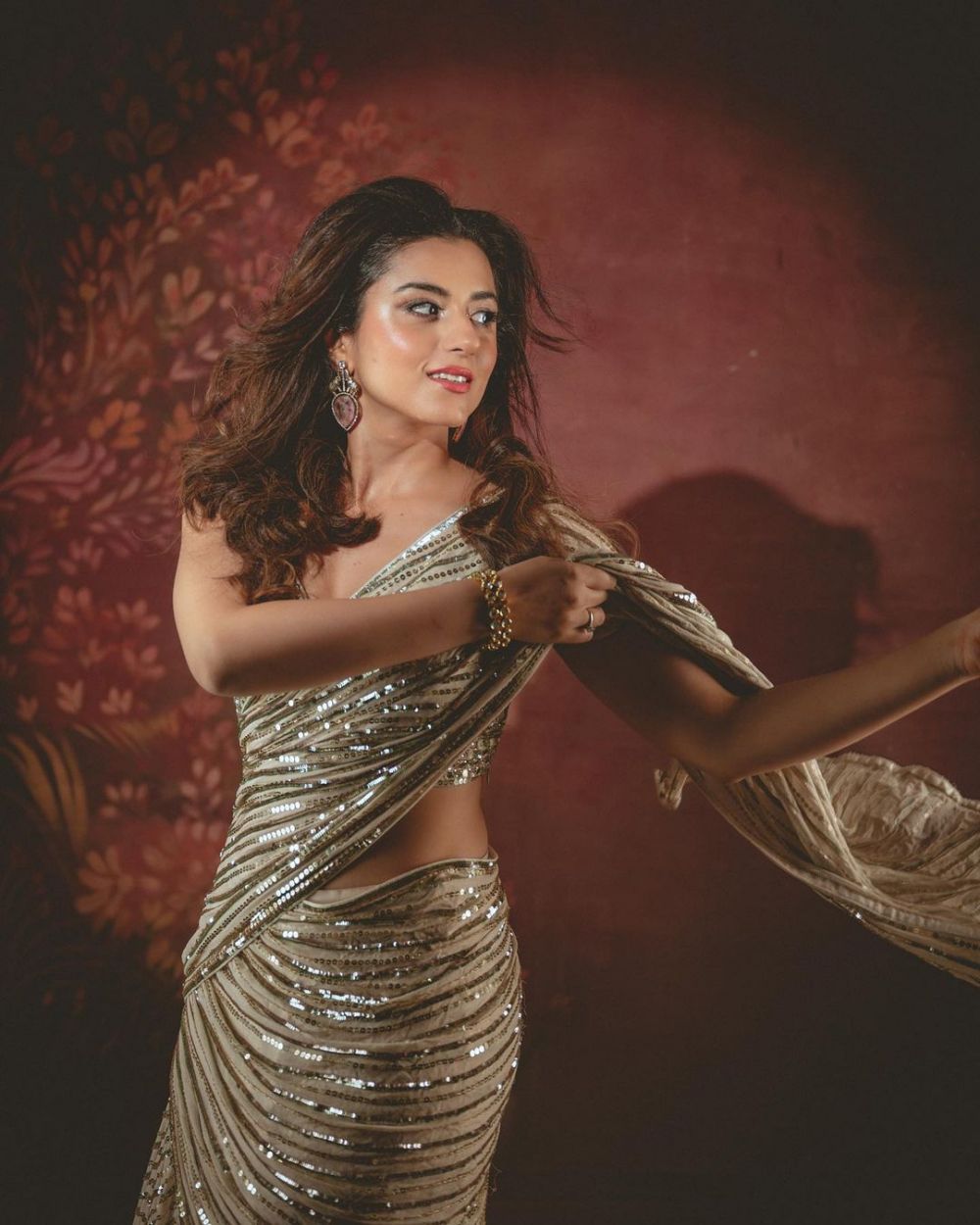 Mantan tunangan Dutta di Nakusha ini dulunya dancer, intip 11 pesonanya kini jadi aktris top