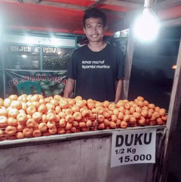 Penampakan isi gerobak pedagang kaki lima Berbagai sumber