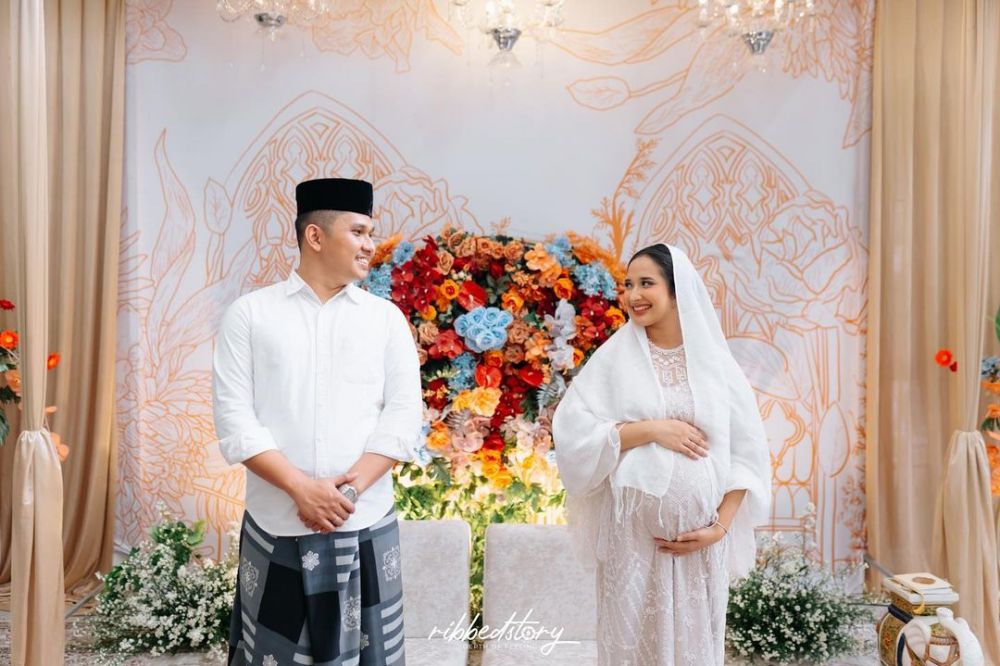 Aulia Yasmin Preman Pensiun pamer baby bump © berbagai sumber