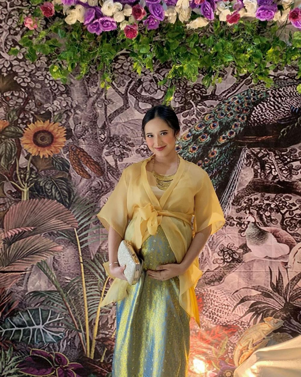 Aulia Yasmin Preman Pensiun pamer baby bump © berbagai sumber