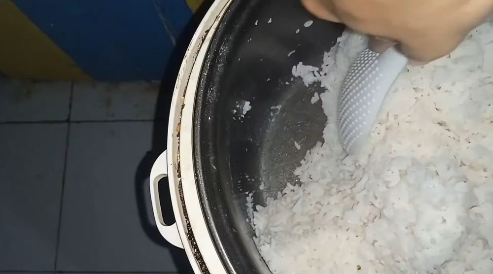Trik menanak nasi agar tak menimbulkan kerak di rice cooker, nggak basi meski disimpan sampai 3 hari