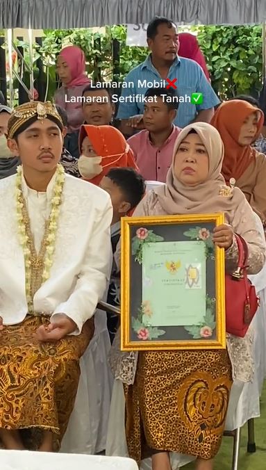 Viral pria di Pati beri seserahan nikah sertifikat tanah, nama Yessy langsung disinggung netizen