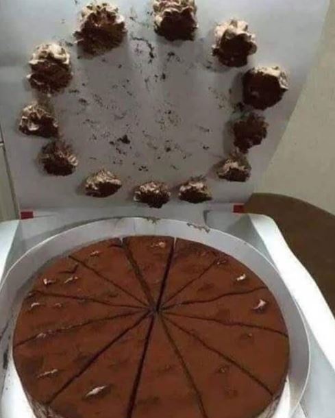 Penampakan kocak wadah makanan dan minuman Berbagai sumber Penampakan kocak wadah makanan dan minuman Berbagai sumber